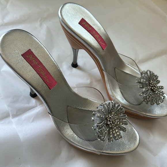 Betsey Johnson Silver Heels - Picture 6 of 7